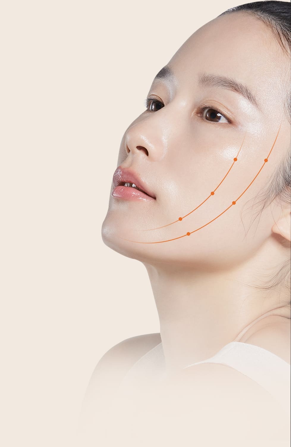 A model with a Concentrated Ginseng Renewing Serum EX on her face