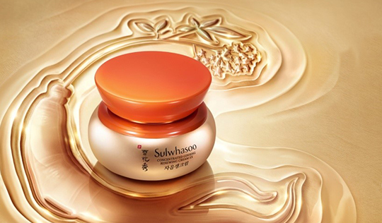 The birth of ABC Ginseng Cream in 1966 became the fertile ground of Sulwhasoo, and the ginseng research has been in pursuit ever since for 50 years. Sulwhasoo presents Concentrated Ginseng Renewing Cream EX