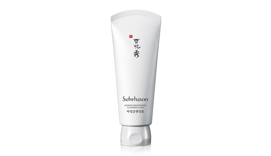 Milk-type cleansing foam infused with white clay components presents a feather-like cleansing effect Sulwhasoo Snowise Brightening Cleansing Foam