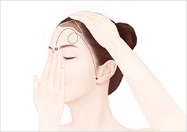 STEP4 - Use one hand to pull your glabella toward the middle of your hairline, while using the other hand to massage the formula into your forehead and facial contours.
