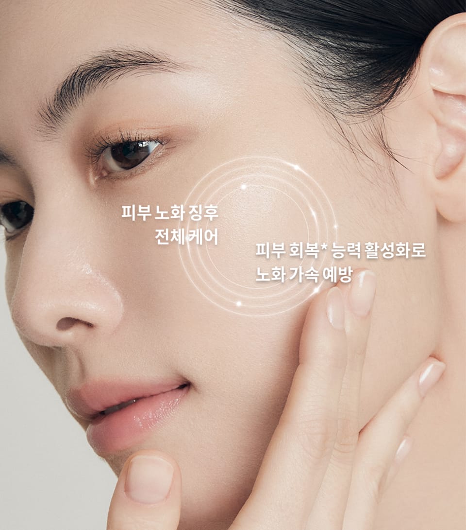 피부 노화 징후 전체케어와 피부 회복 능력 활성화로 노화 가속 예방 효과를 보여주는 윤기 있는 피부의 모델 클로즈업