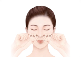 STEP3 - 턱 밑 양끝에 엄지 손가락을 고정한 채 콧방울 옆에서 귀 중앙까지 지긋이 누르면서 굴려줍니다