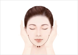 STEP4 - 손바닥 밑 부분을 턱 중앙에 대고 턱 끝까지 밀어 올려줍니다