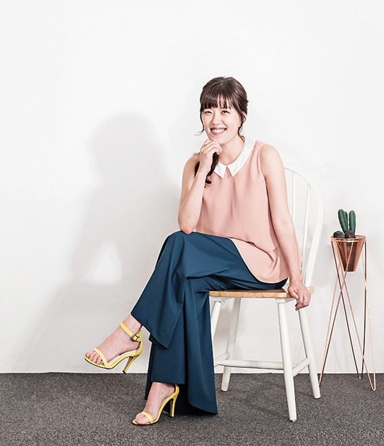 Writer Hwang Kyung Shin