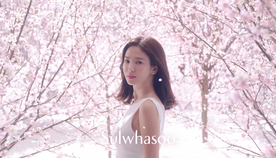 Brighter Eyes, Full of Vitality. Sulwhasoo Bloomstay Vitalizing Eye Cream