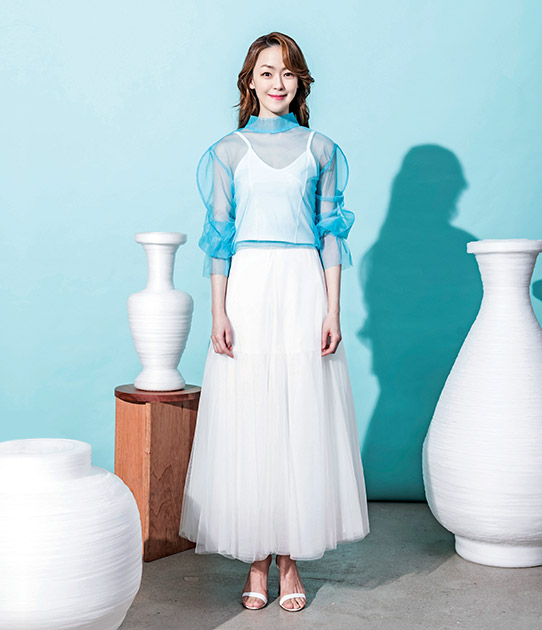 가수 김윤아