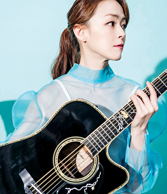 가수 김윤아